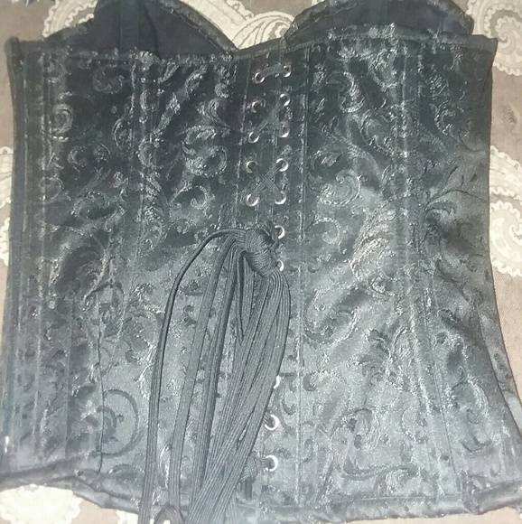 Corsets - Picture 2 of 4
